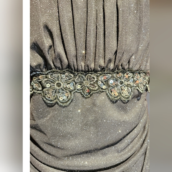 Sparkling ruched gown - Picture 6 of 7